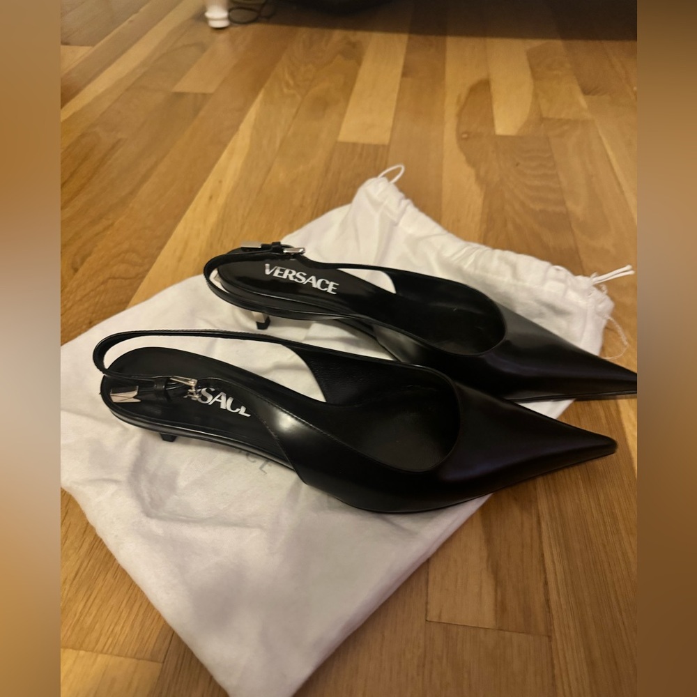 Versace Elegant Black Heels - Picture 2 of 4